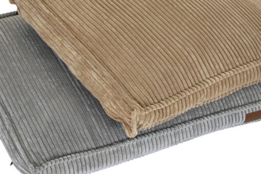 CAMA MASCOTA POLIESTER 70X57X10 2 SURT. RM-205860 Disponible Ref 2021