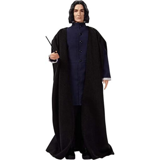 Figura muñeco Severus Snape Harry Potter Edad recomendada: +6 años. Incluye: 1 muñeco Profesor Snape de Harry Potter con túnica negra, traje azul, botas negras y 1 varita mágica. ref0233